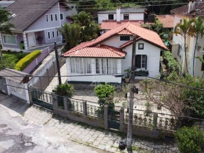 Casa com 4 dormitórios à venda, 232 m² por r$ 980.000,00 - agriões - teresópolis/rj