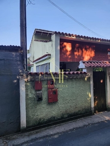 Casa em Mosela, Petrópolis/RJ de 156m² 6 quartos à venda por R$ 798.000,00