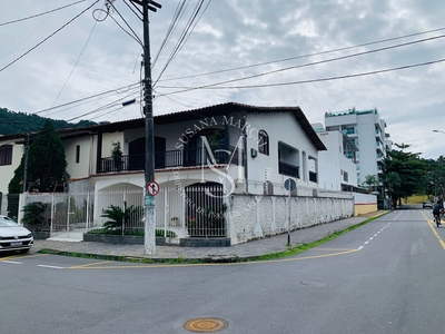 Casa em Parque das Palmeiras, Angra dos Reis/RJ de 200m² 5 quartos à venda por R$ 2.199.000,00 ou para locação R$ 16.000,00/mes