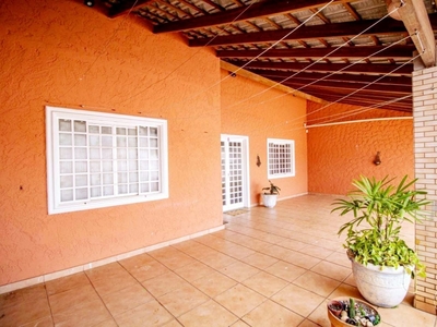 Casa em Taguatinga Norte (Taguatinga), Brasília/DF de 200m² 4 quartos à venda por R$ 569.000,00
