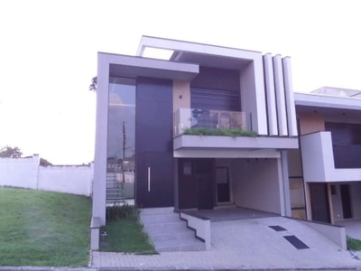 Casa nova de condomínio na região do santa cândida, com 163 metros privativos e amplo quintal com c