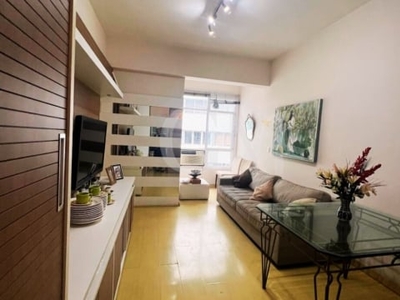 Excelente apartamento em copacabana, com 93m². composto por 3 quartos , 1 vaga de garagem.