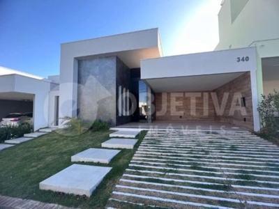 Maravilhosa casa de alto padrão no condomínio fechado splendido zona sul de uberlândia disponível para aluguel