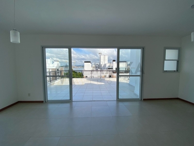 Penthouse em Abraão, Florianópolis/SC de 182m² 3 quartos para locação R$ 5.500,00/mes