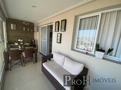 Apartamento com 3 Quartos e 3 banheiros à Venda, 104 m² por R$ 740.000
