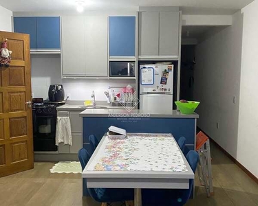 Casa com 03 dorm. á venda, localizada no Centro de São José/SC