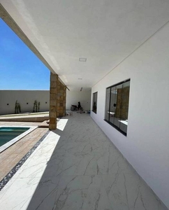 Casa com 3 Quartos e 3 banheiros à Venda, 220 m² por R$ 380.000