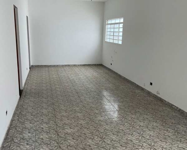 CASA COMERCIAL com 187m2 toda de PISO FRIO, em ótimo PONTO COMERCIAL da Avenida