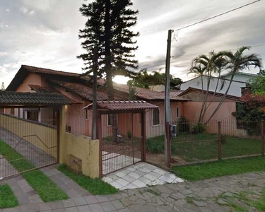 Casa para venda tem 226 metros quadrados com 3 quartos em Porto Alegre - RS