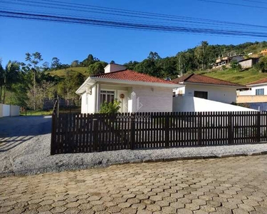 Excelente casa de 03 Dorms/Suíte ? FINANCIÁVEL -Localizada no centro de Águas Mornas/SC.