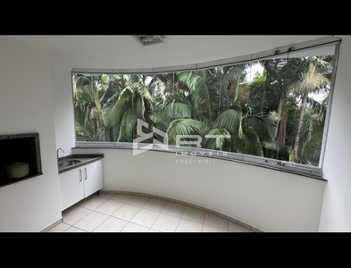 Casa no Bairro Água Verde em Blumenau com 4 Dormitórios (1 suíte) e 300 m²