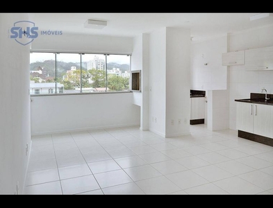 Apartamento no Bairro Vila Nova em Blumenau com 2 Dormitórios (1 suíte) e 70 m²