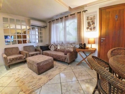 Casa em condomínio fechado com 2 quartos para alugar na avenida alcides maia, 428, sarandi, porto alegre, 88 m2 por r$ 2.480