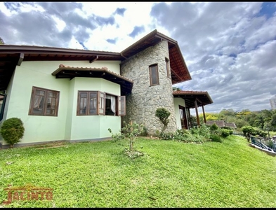 Casa no Bairro Escola Agrícola em Blumenau com 4 Dormitórios (1 suíte) e 307.6 m²