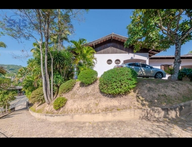 Casa no Bairro Garcia em Blumenau com 4 Dormitórios (1 suíte) e 240 m²