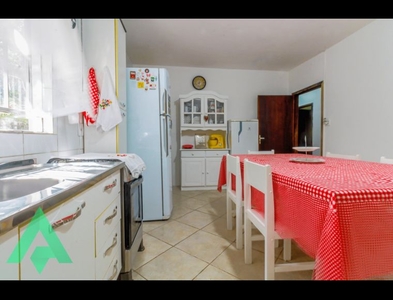 Casa no Bairro Valparaiso em Blumenau com 3 Dormitórios (1 suíte) e 103 m²