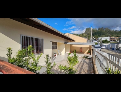 Casa no Bairro Velha Central em Blumenau com 2 Dormitórios e 127 m² rua henrique geske