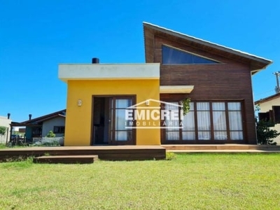 Emicrei vende casa de alto padrão com 97m² , terreno 15,50x25, 03 dormitórios (01 suíte), vila suiça - lagoa dos esteves - balneário rincão/sc