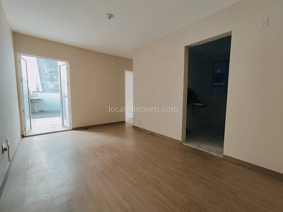 Apartamento com 2 Quartos e 1 banheiro para Alugar, 72 m² por R$ 700/Mês