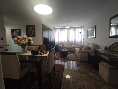 Apartamento com 2 Quartos e 2 Banheiros à Venda, 88m² por R$ 530.000