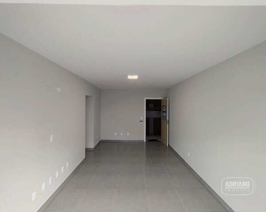 Apartamento com 3 dormitórios para alugar, 74 m² por R$ 3.027,09/mês - Capoeiras - Florian