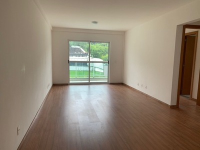 Apartamento para aluguel possui 82 metros quadrados com 2 quartos em Várzea - Teresópolis