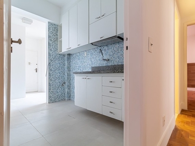 Apartamento para venda tem 90 metros quadrados com 3 quartos em Laranjeiras - Rio de Janei