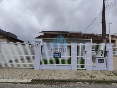 Casa averbada no bairro Adhemar Garcia