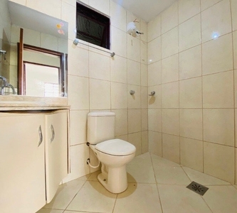 Casa com 3 Quartos e 3 banheiros à Venda, 186 m² por R$ 205.000