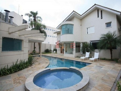 Casa com 4 Quartos e 4 banheiros à Venda, 560 m² por R$ 6.100.000