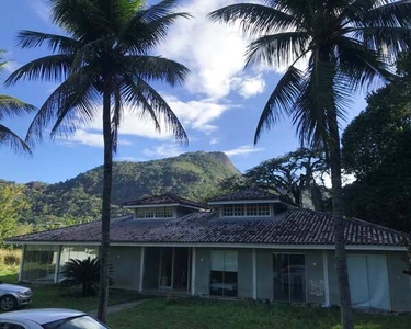 Casa com terreno 7.000m para aluguel e venda. área construída 300 metros quadrados com 3 q