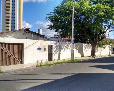 CASA COMERCIAL, 4 dormitórios na Rua Padre Antônio Tomaz