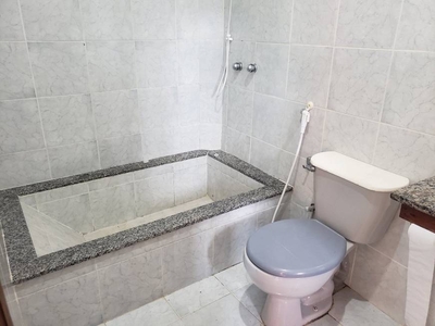 Casa de Condomínio com 4 Quartos e 3 banheiros para Alugar, 150 m² por R$ 3.500/Mês