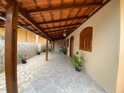 Casa em Pedra Azul, Contagem/MG de 200m² 3 quartos à venda por R$ 799.000,00