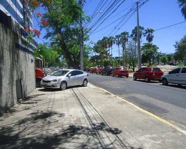 CASA NA AV. AGAMENON MAGALHÃES