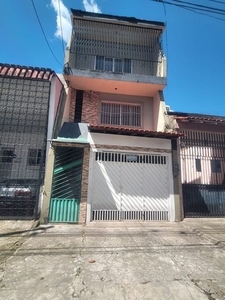 Casa no Umarizal de 204m2, com 2pav, 3/4, Varanda - CA0108GL