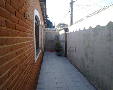 Casa Residencial - Jacareí - Jardim Santa Maria - 3 Dormitórios - 250m²