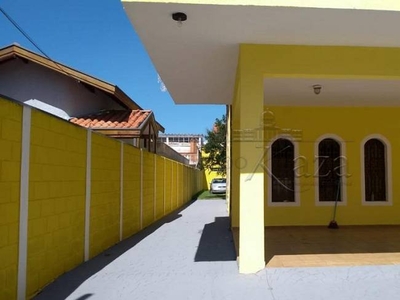 Sobrado com 4 Quartos e 3 banheiros para Alugar, 265 m² por R$ 4.500/Mês