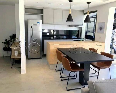 Studio estilo duplex, com uma cozinha gourmet na região do Itaim, travessa da Av. São Gabr