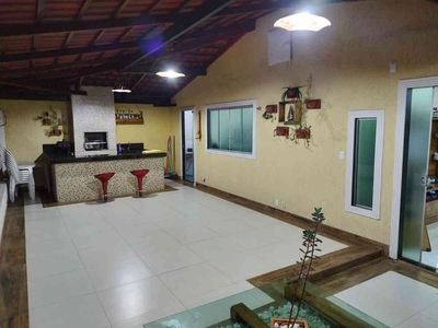 Casa com 3 quartos à venda no bairro Bela Vista, 180m²