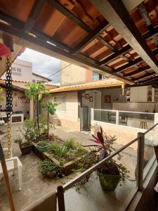 Casa com 3 quartos à venda no bairro Carajás, 210m²