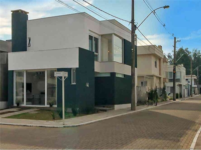 Casa com 3 quartos à venda no bairro Hípica, 131m²