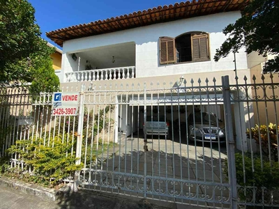 Casa com 3 quartos à venda no bairro Santa Amélia, 250m²