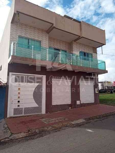 Casa com 3 quartos à venda no bairro Setor Garavelo, 360m²