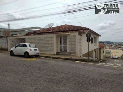Casa com 3 quartos à venda no bairro Vila Paiva, 336m²
