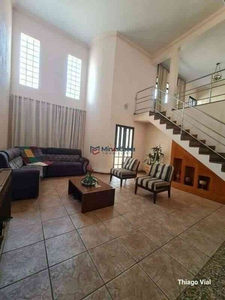 Casa com 4 quartos à venda no bairro Novo Horizonte, 247m²