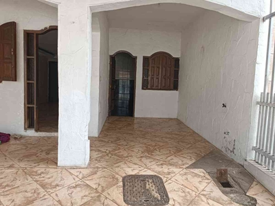 Casa com 4 quartos à venda no bairro Núcleo Bandeirante, 120m²