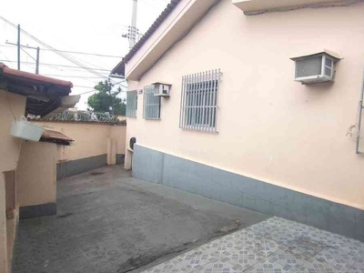 Casa com 4 quartos para alugar no bairro Monsenhor Messias, 185m²