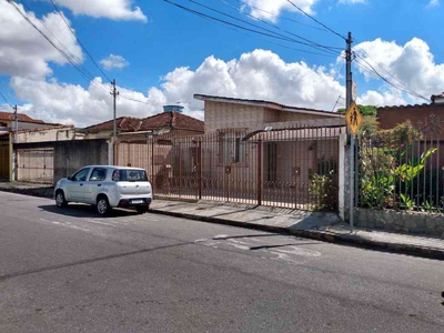 Casa com 5 quartos à venda no bairro Carlos Prates, 324m²
