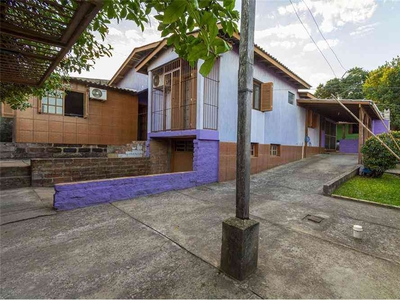 Casa com 5 quartos à venda no bairro São Luiz, 210m²